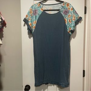 NWOT Tshirt dress with pockets. Size large.